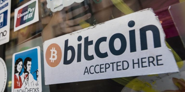 Bitcoin có bị cấm sử dụng tại Việt Nam 2018 hay không?